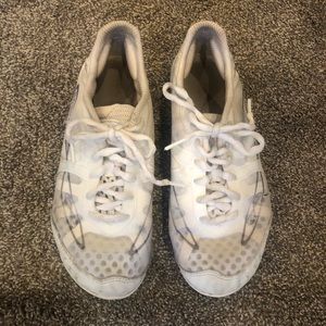 Nifinity cheer shoes